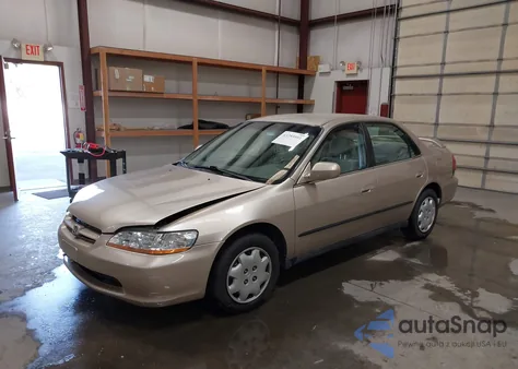 2000 Honda Accord 2.3 Lx from USA, damaged, VIN 1HGCG5643YA118812